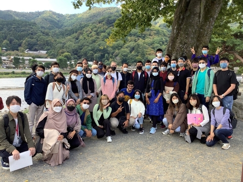 留学生見学旅行を実施（2022/10/16）