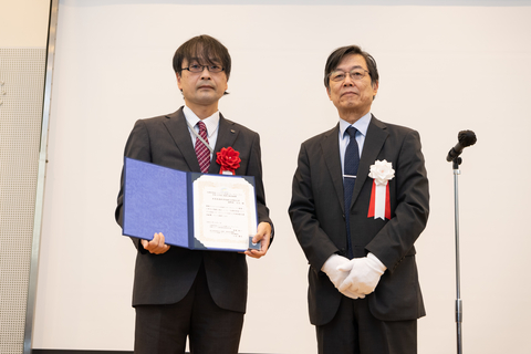 令和4年度 文部科学省 マテリアル先端リサーチインフラ事業「技術スタッフ表彰」において、淺野間技術専門職員が技術支援貢献賞を受賞