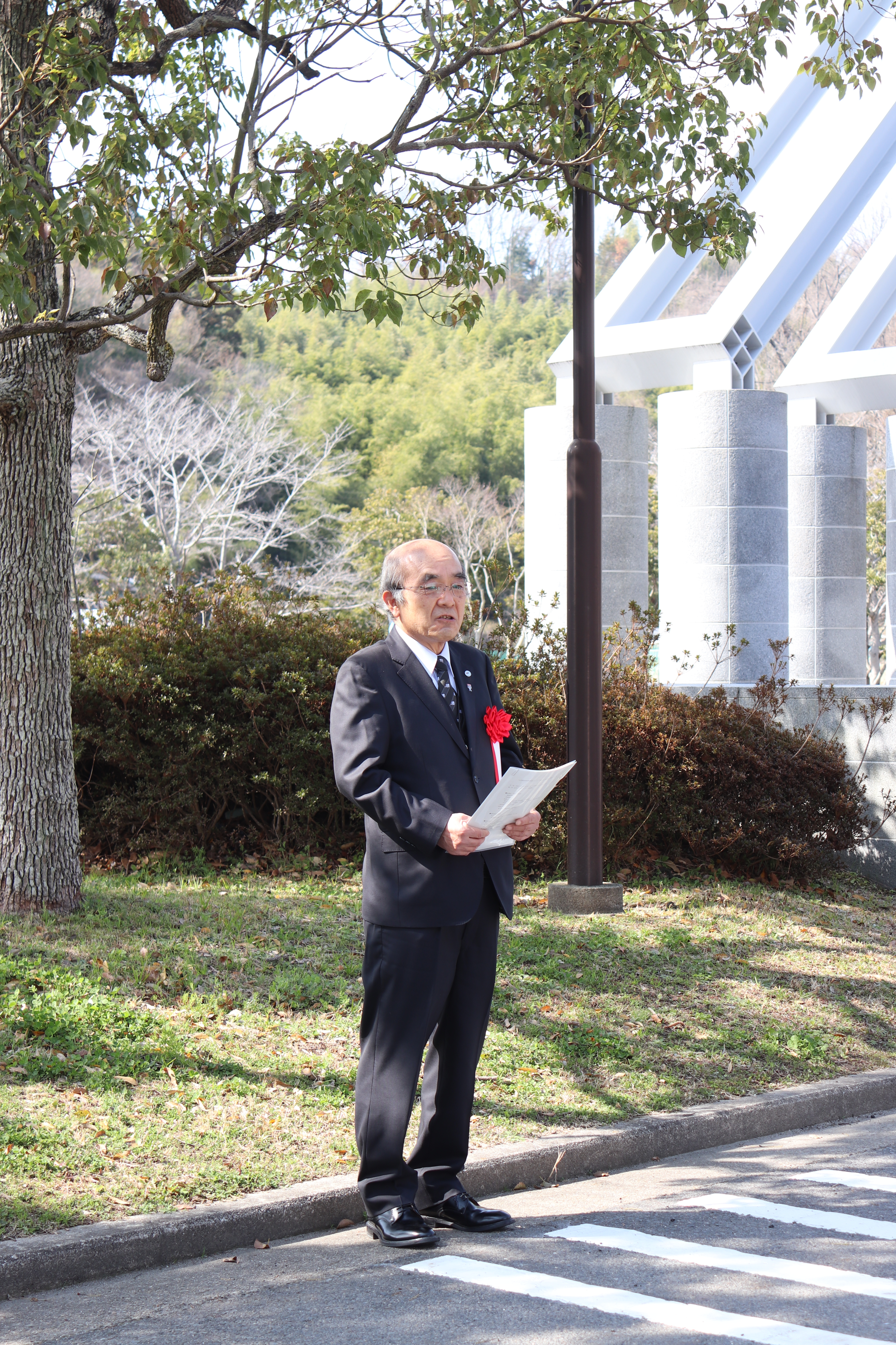 「山中伸弥栄誉教授記念ランニングロード除幕式」を挙行（2021/3/10）