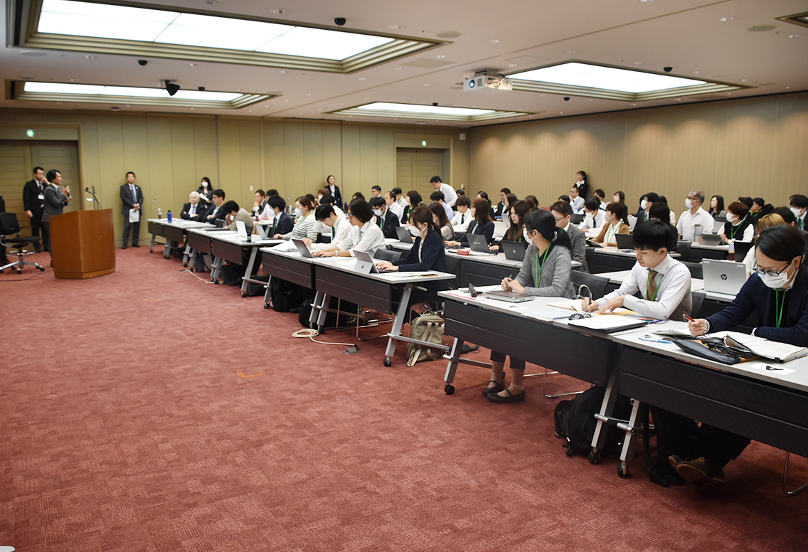 画像:事例発表の様子:国立大学協会